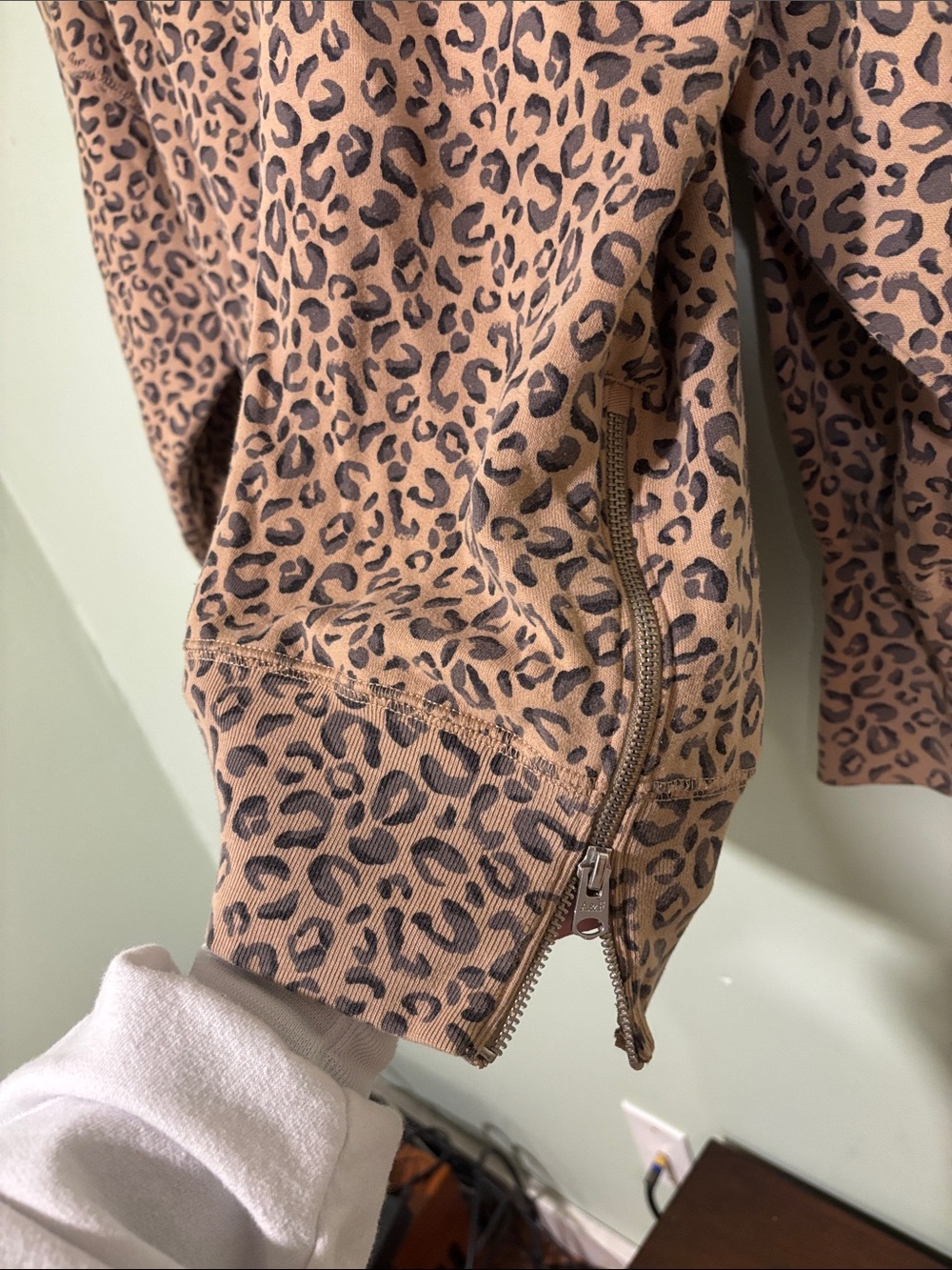 Abercrombie & Fitch Soft A & F Collection Leopard-Print Crewneck Sweatshirt - Picture 5 of 6